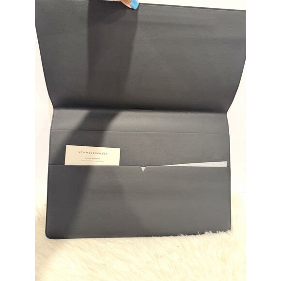 New Von Holzhausen MacBook Portfolio 16" vegan Leather Cover Black - Picture 10 of 13